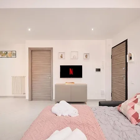 5 Fco Modern & Spacious, Free Parking *