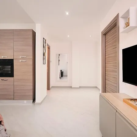 5 Fco Modern & Spacious, Free Parking *