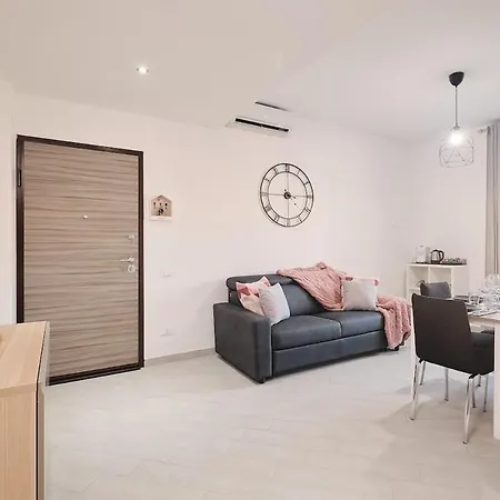 5 Fco Modern & Spacious, Free Parking * Fiumicino