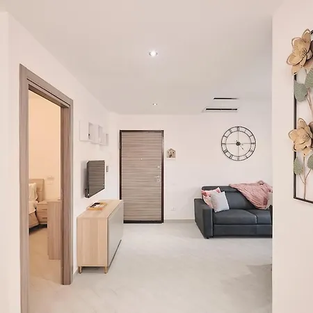 Apartamento 5 Fco Modern & Spacious, Free Parking *