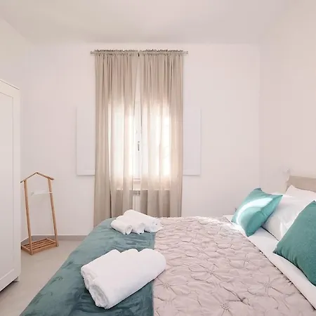 Apartment 5 Fco Modern & Spacious, Free Parking