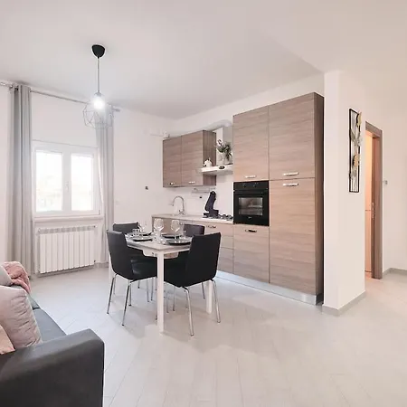 5 Fco Modern & Spacious, Free Parking Apartment Fiumicino