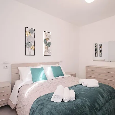 5 Fco Modern & Spacious, Free Parking Apartment