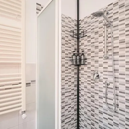 Apartment 5 Fco Modern & Spacious, Free Parking Fiumicino