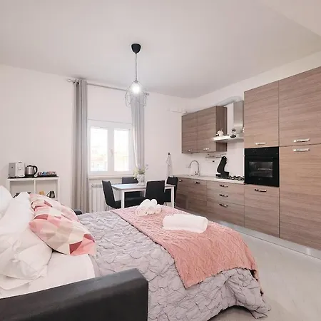 5 Fco Modern & Spacious, Free Parking Fiumicino